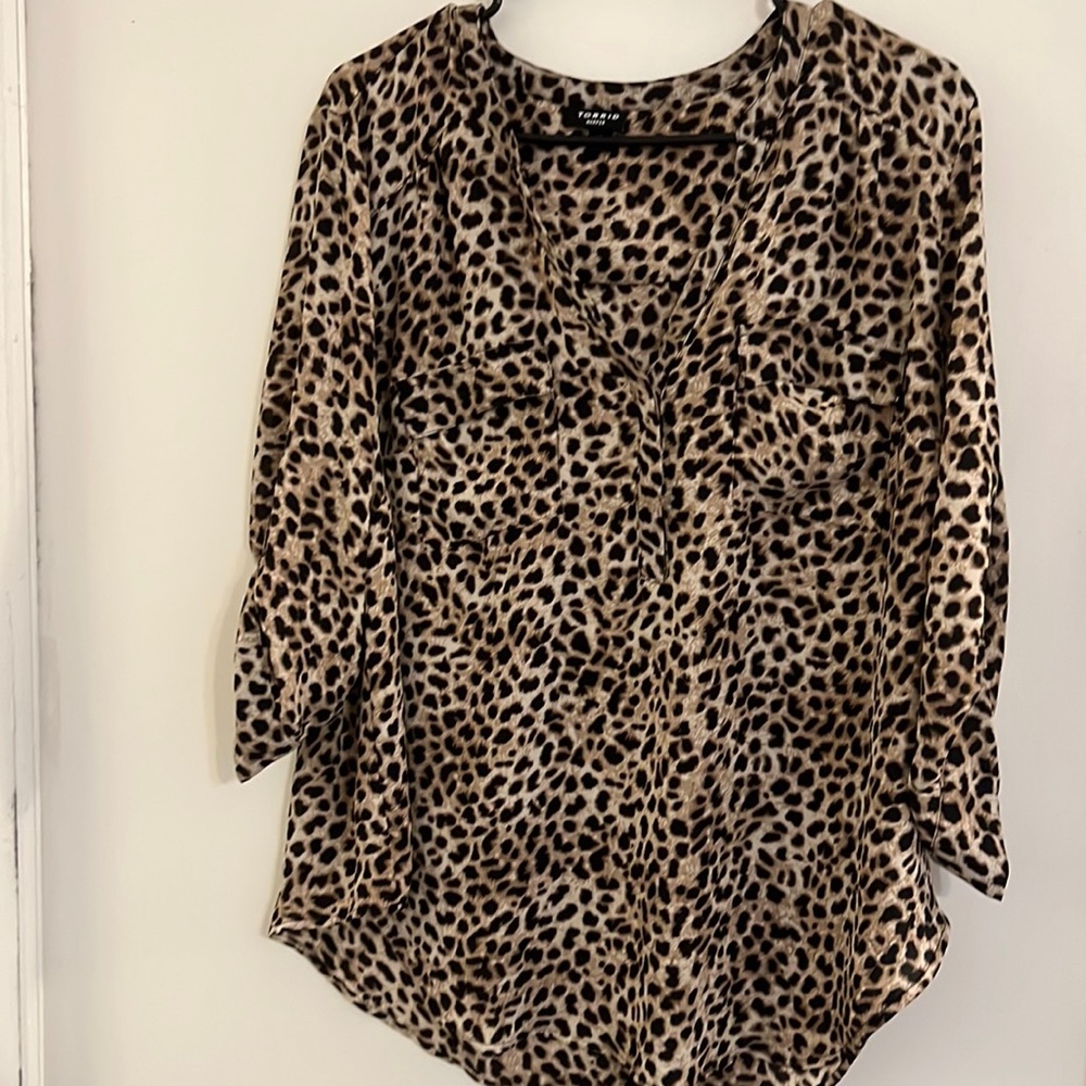 Torrid Harper Cheetah LS Womens Size 0 Never Worn 3/4 Sleeve Blouse